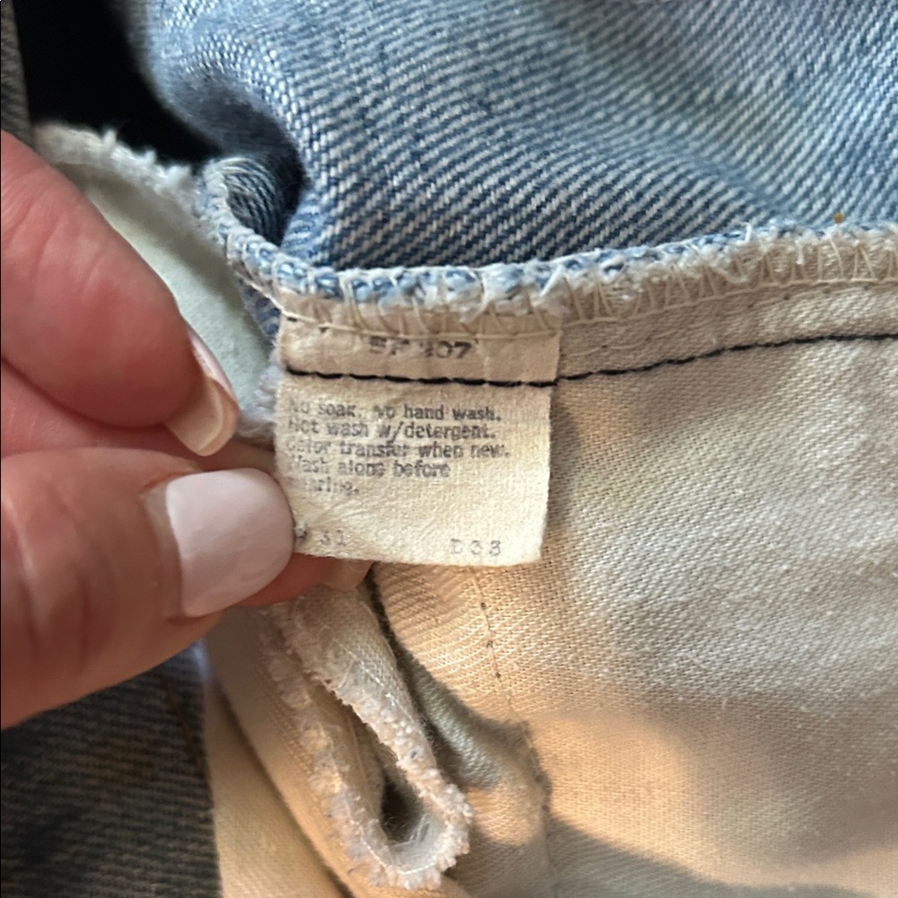 Vintage 1970s Levi's Light Blue Relaxed Jeans - Picture 14 of 16